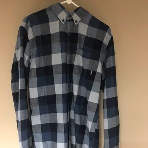 Eddie Bauer men’s casual button down shirt.